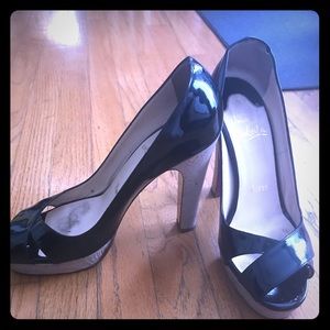 Patent leather peep toe platform heel